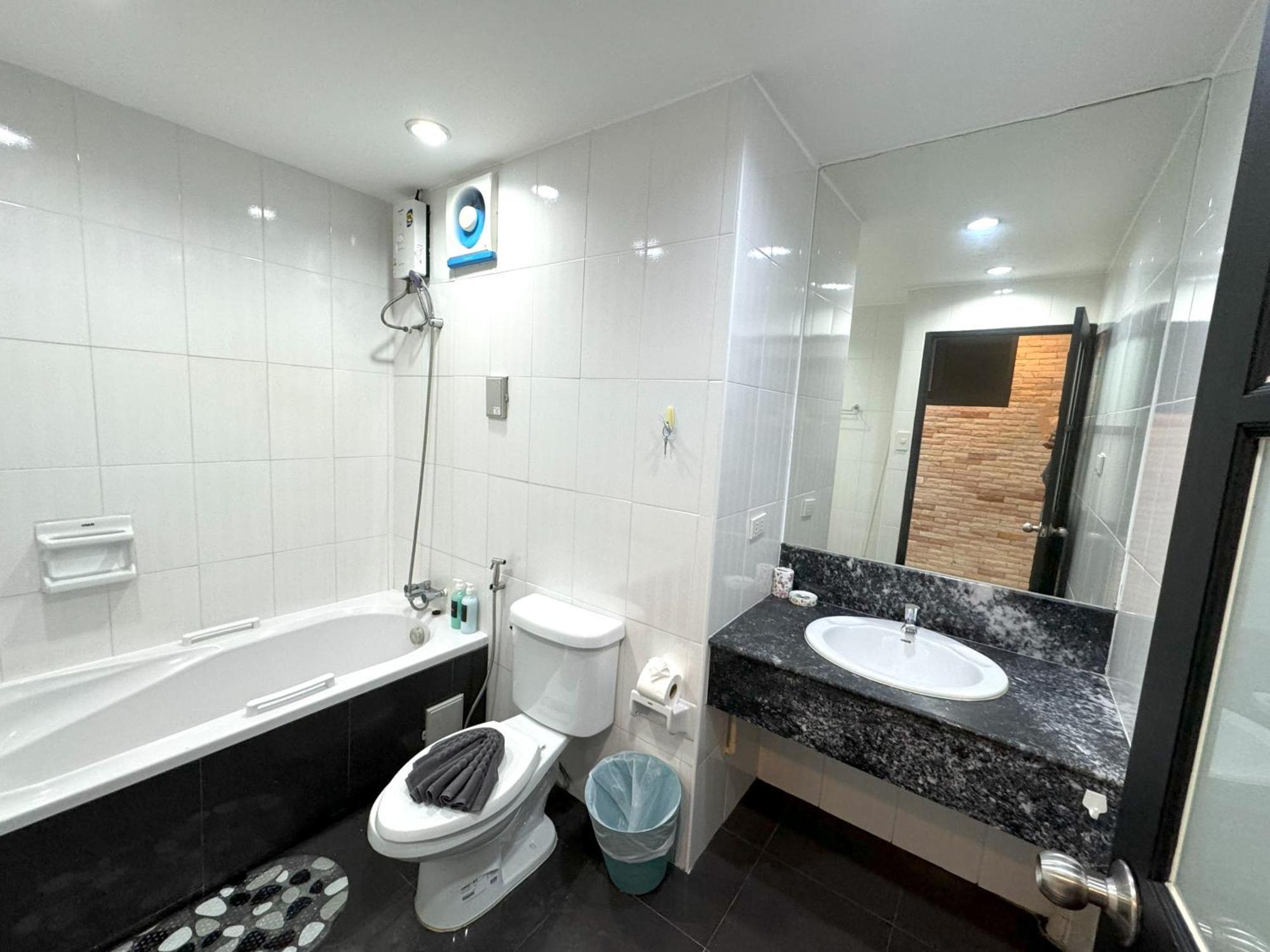 Patong Tower Apartment By Lofty Kültér fotó